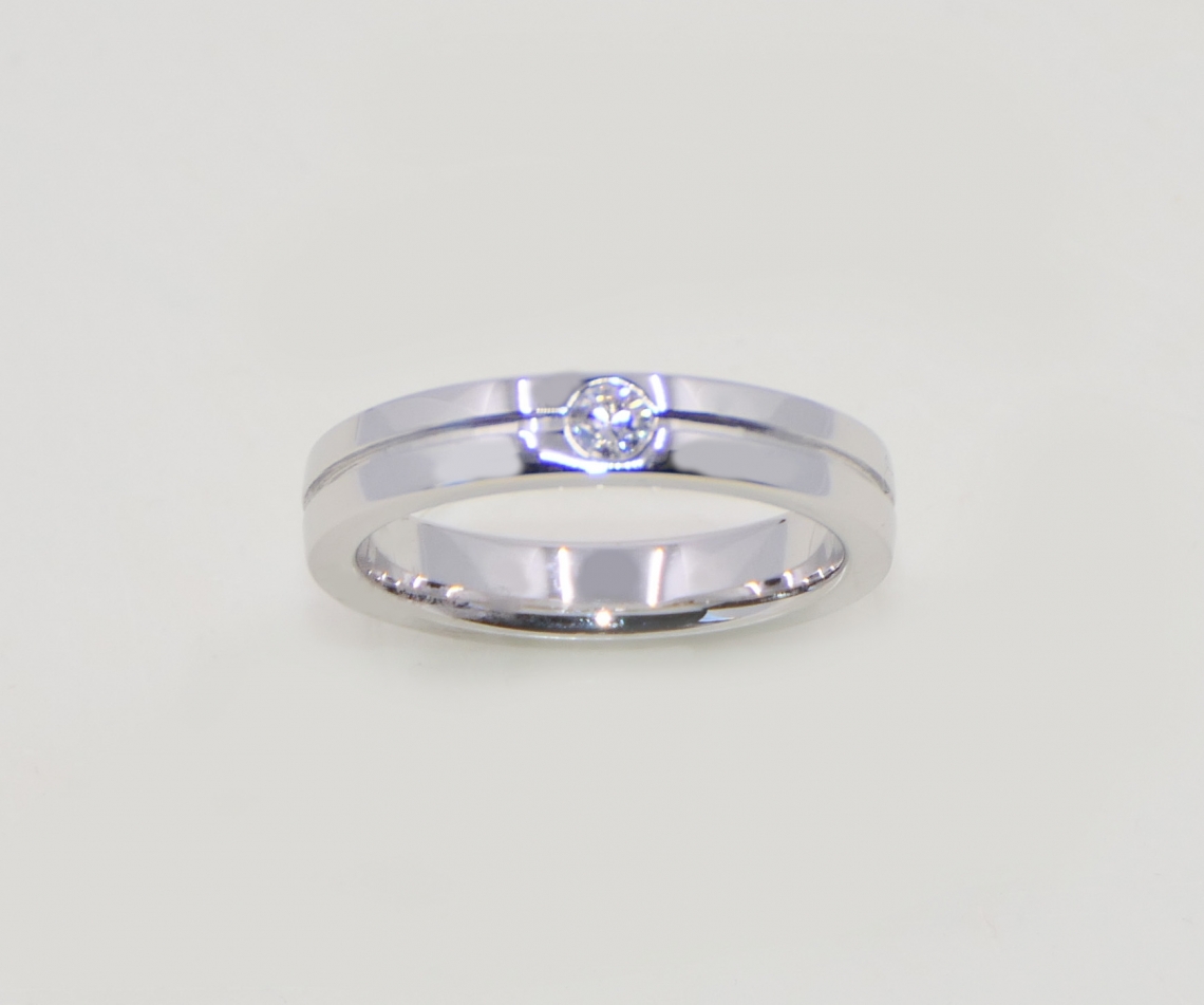 9ct_white_gold_ring_with_10pt_diamond64772d81d611a