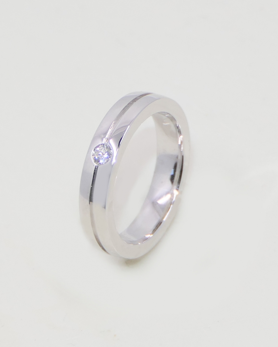 9ct_white_gold_ring_with_8pt_diamond647734c4edf8c